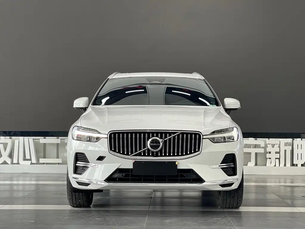 Volvo XC60 2022 — фото 2