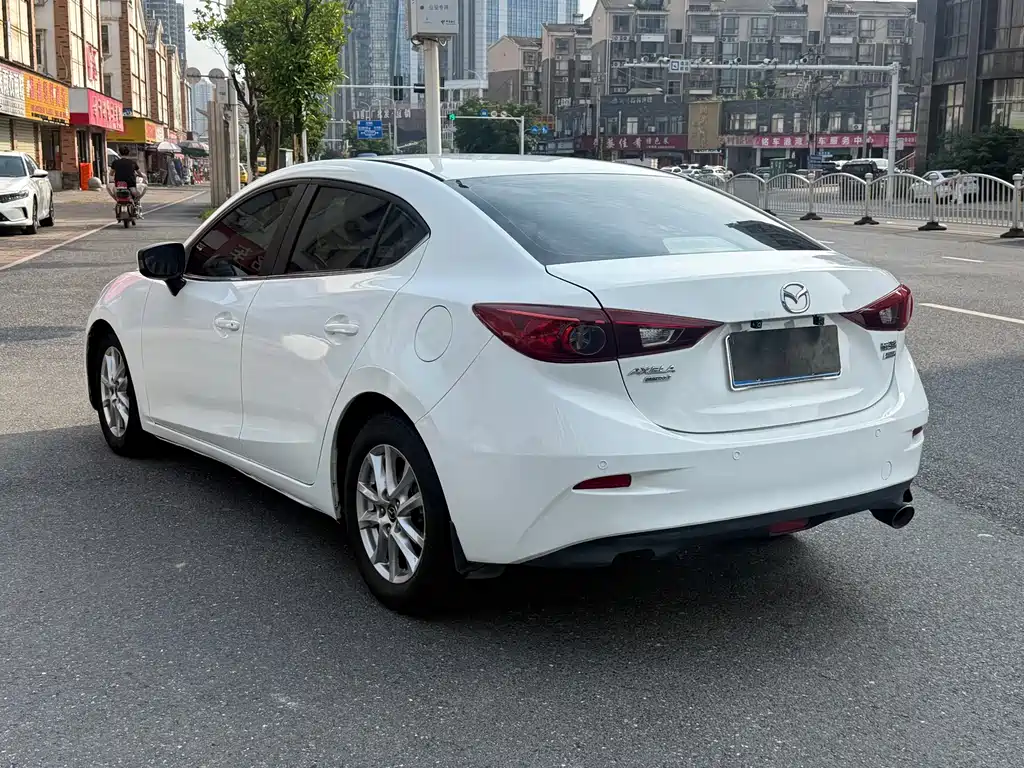 Mazda 3 Axela 2016