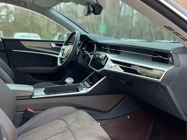 Audi A7L 2024