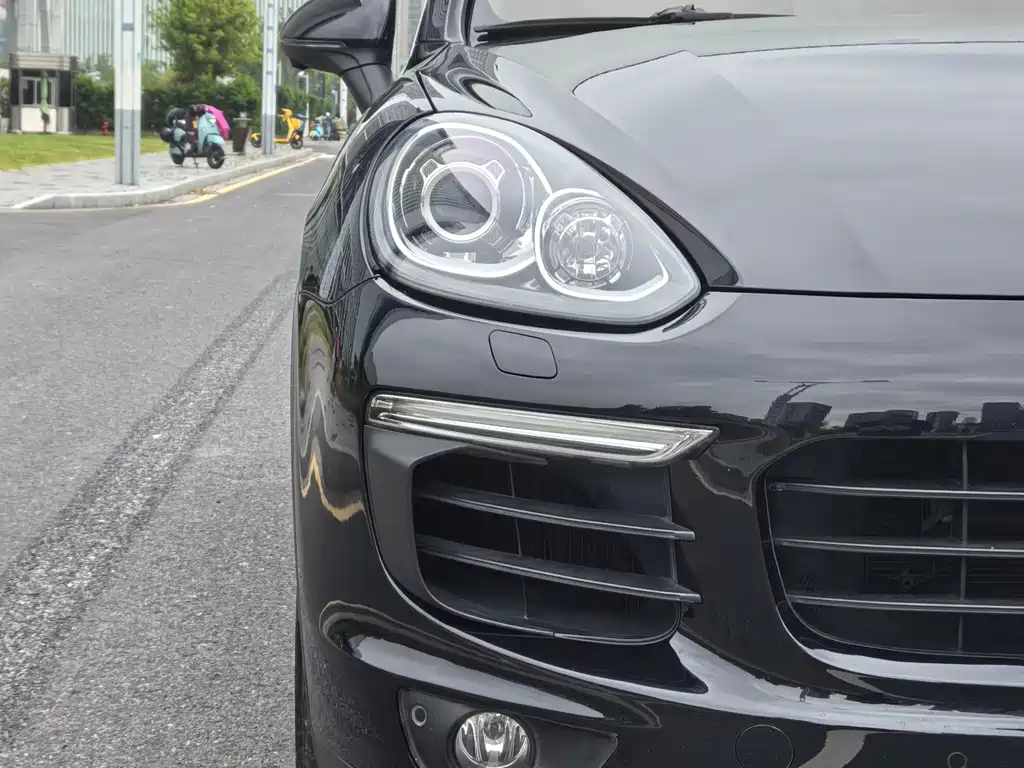 Porsche Cayenne 2016 — фото 23