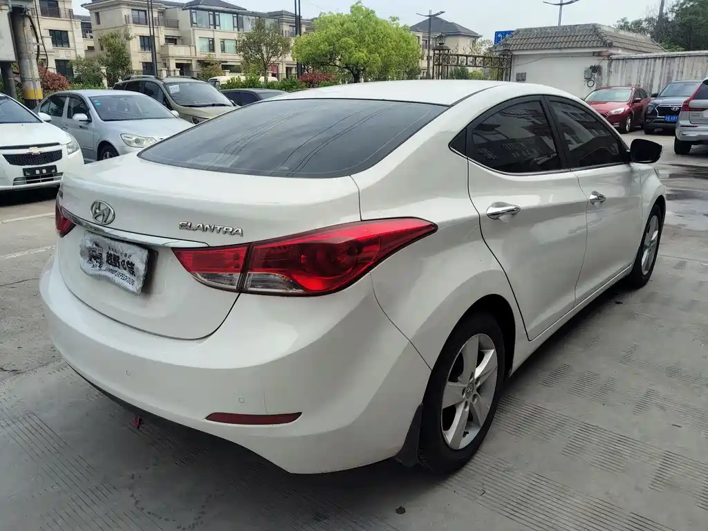 Hyundai Elantra Langdong 2013 — фото 4