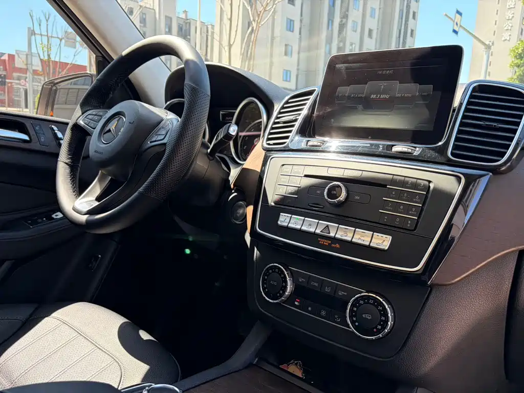 Mercedes-Benz GLE 2016 — фото 11