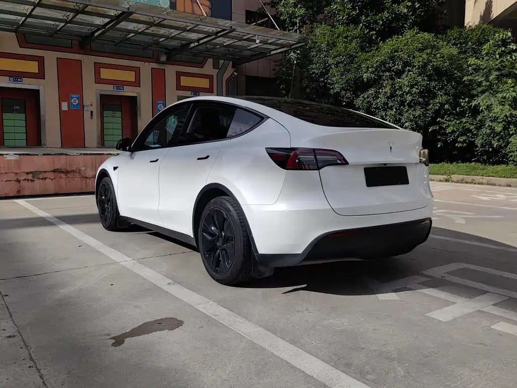Tesla Model Y 2022 — фото 15