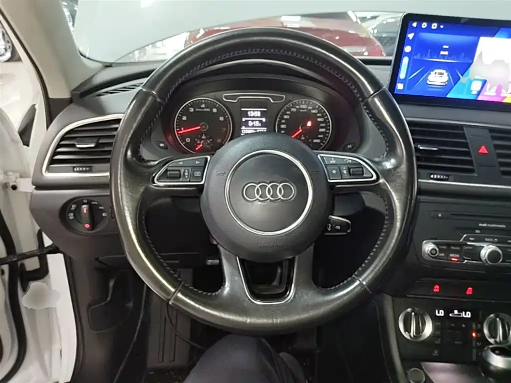 Audi Q3 2015 — фото 11