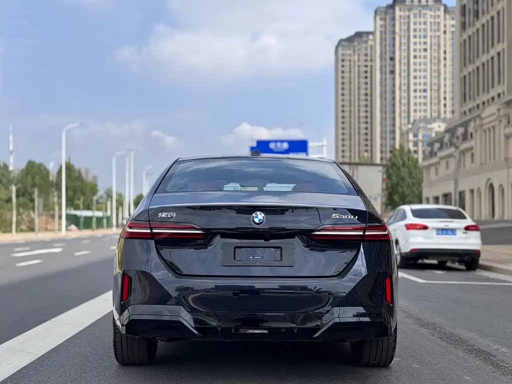 BMW 5 Series — фото 12