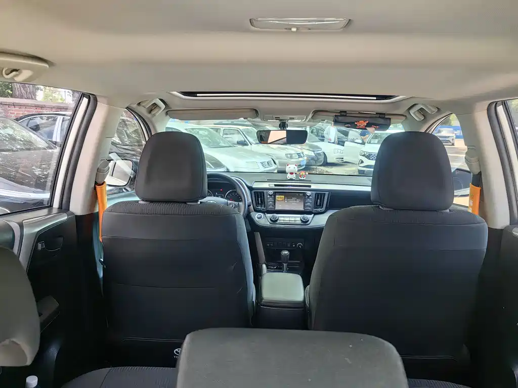 Toyota RAV4 2019 — фото 12