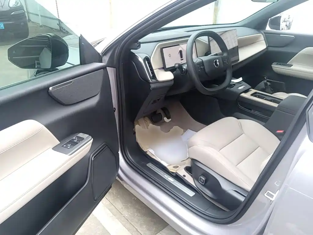 Volvo XC70 PHEV 2025 — фото 16