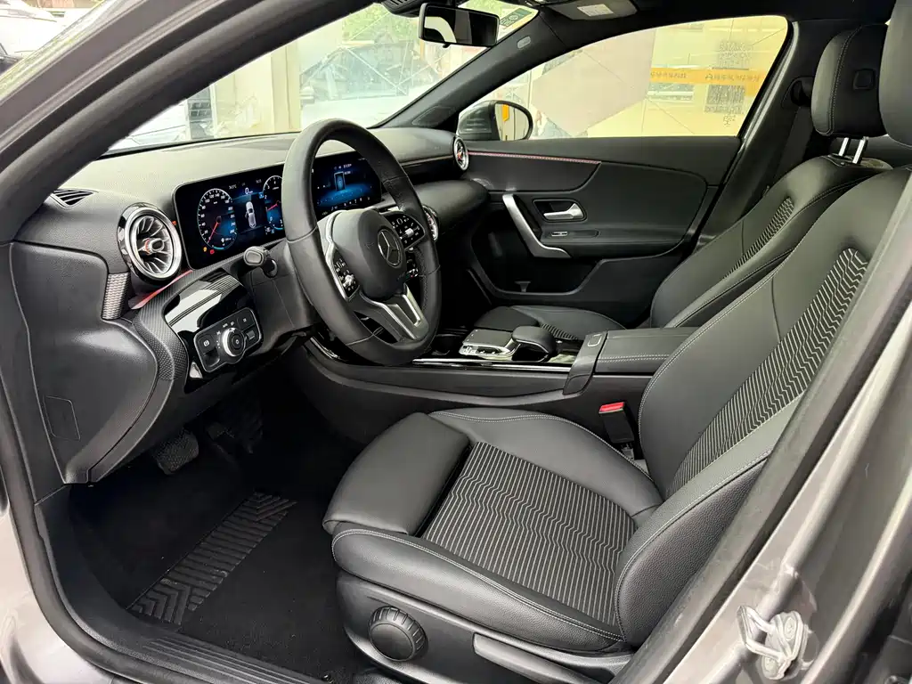 Mercedes-Benz A-Class 2019 — фото 13
