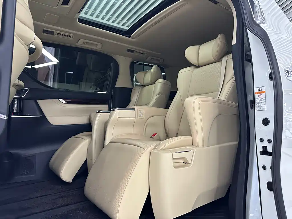 Toyota Alphard 2017 — фото 12