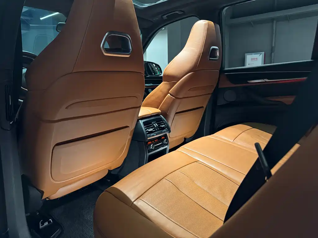 BMW X5 M 2016 — фото 17