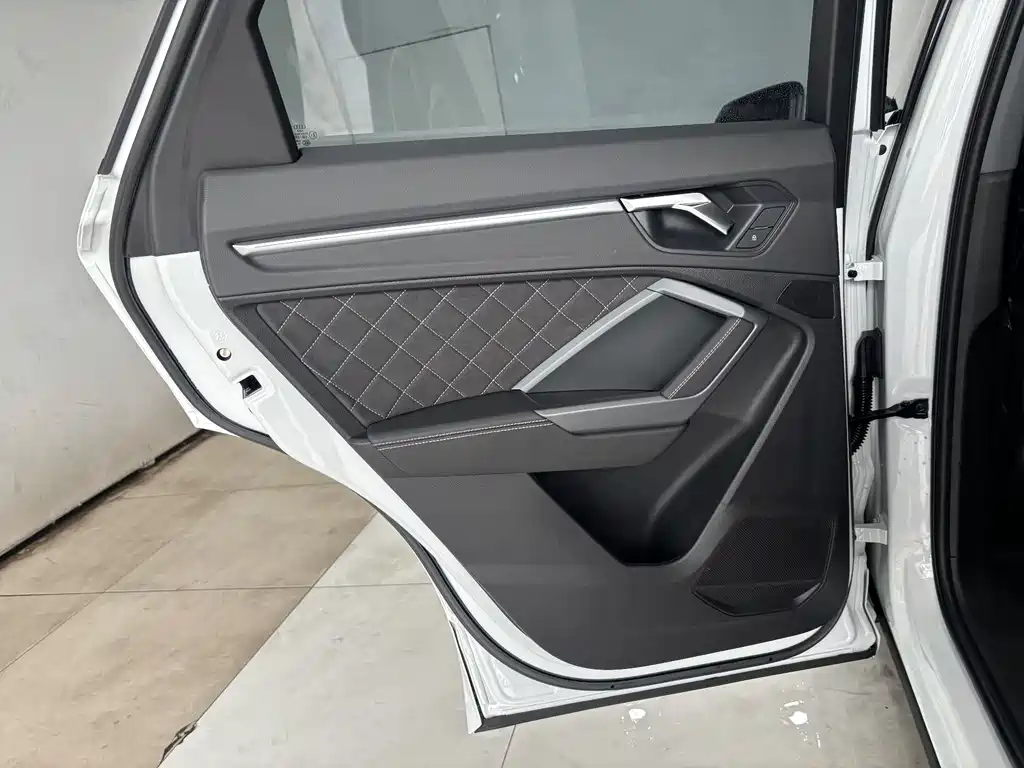 Audi Q3 Sportback 2025 — фото 22