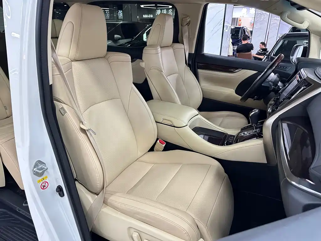 Toyota Alphard 2017 — фото 17