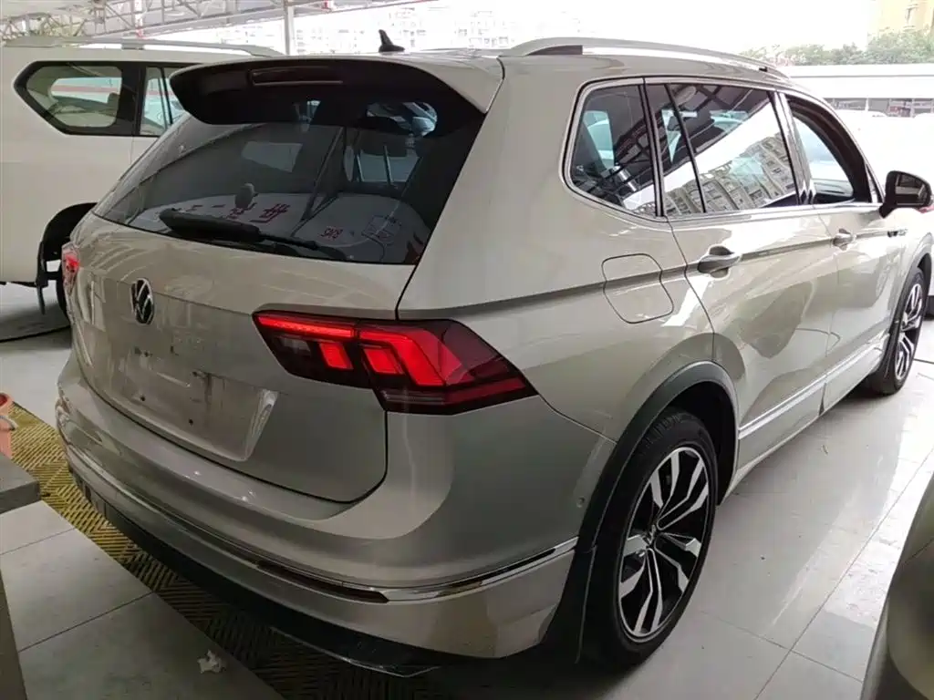 Volkswagen Tiguan L 2021 — фото 6