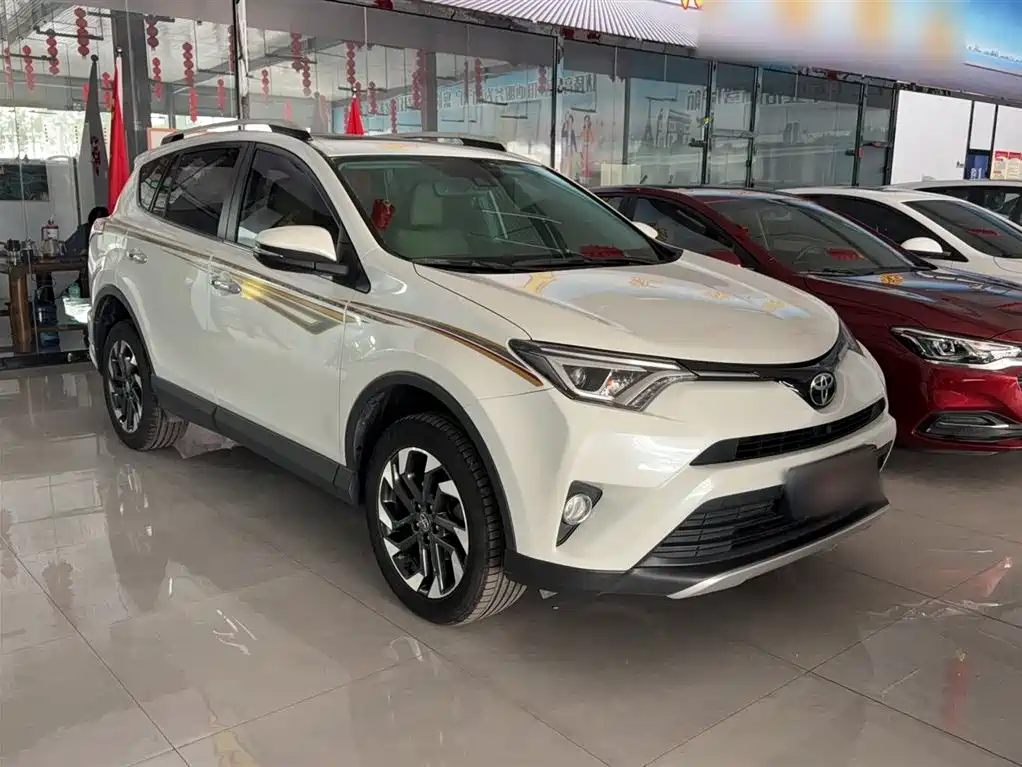 Toyota RAV4 2018 — фото 4