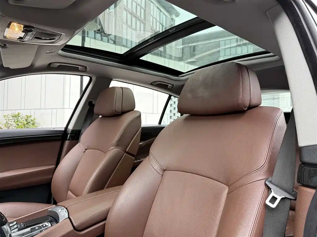 BMW 5 Series GT 2011 — фото 17