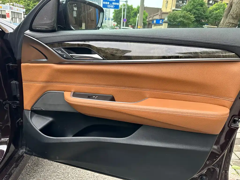 BMW 6 Series GT 2018 — фото 21
