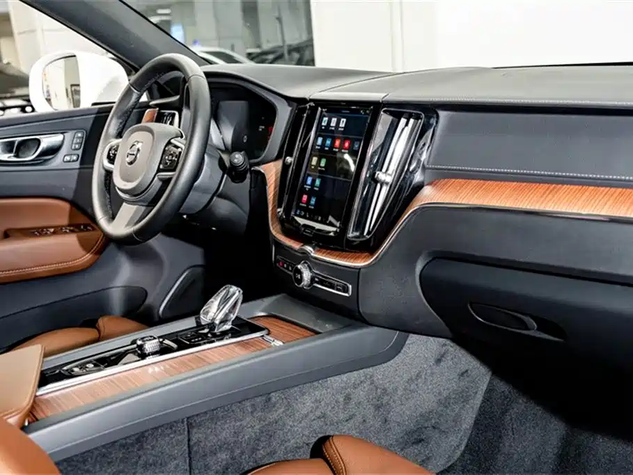Volvo XC60 2025 — фото 18