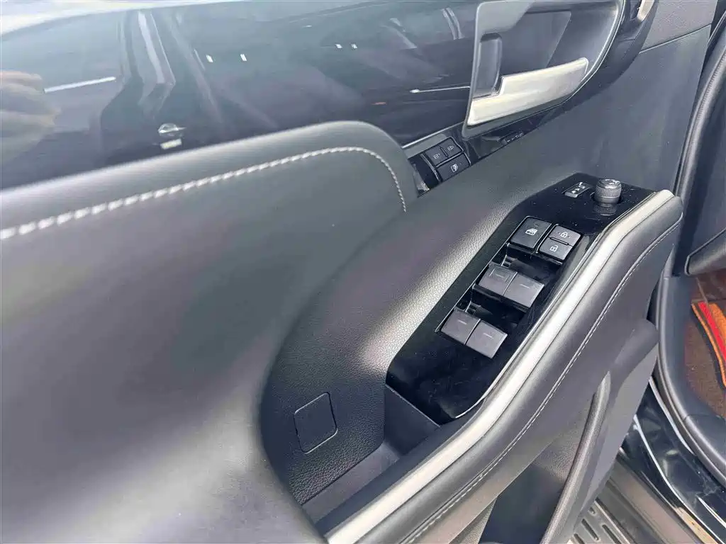 Toyota Highlander 2024 — фото 11