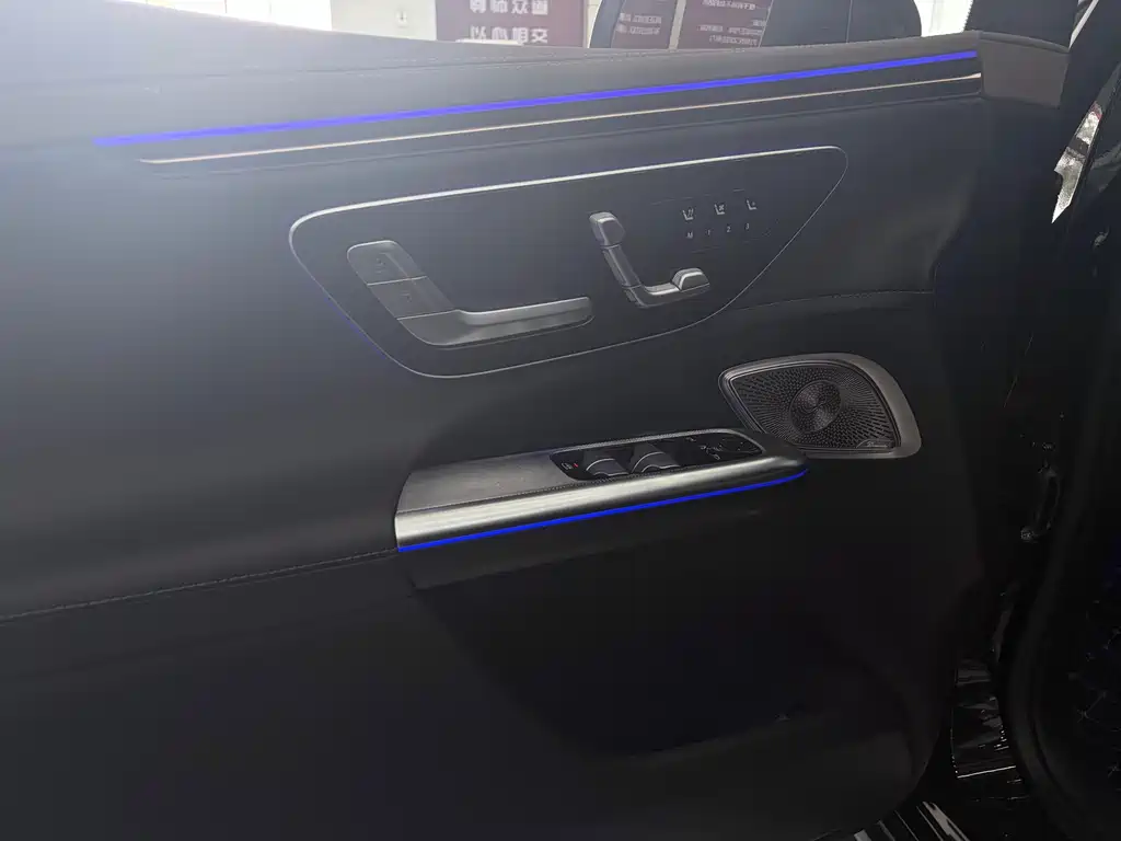 Mercedes-Benz EQE SUV 2024 — фото 11