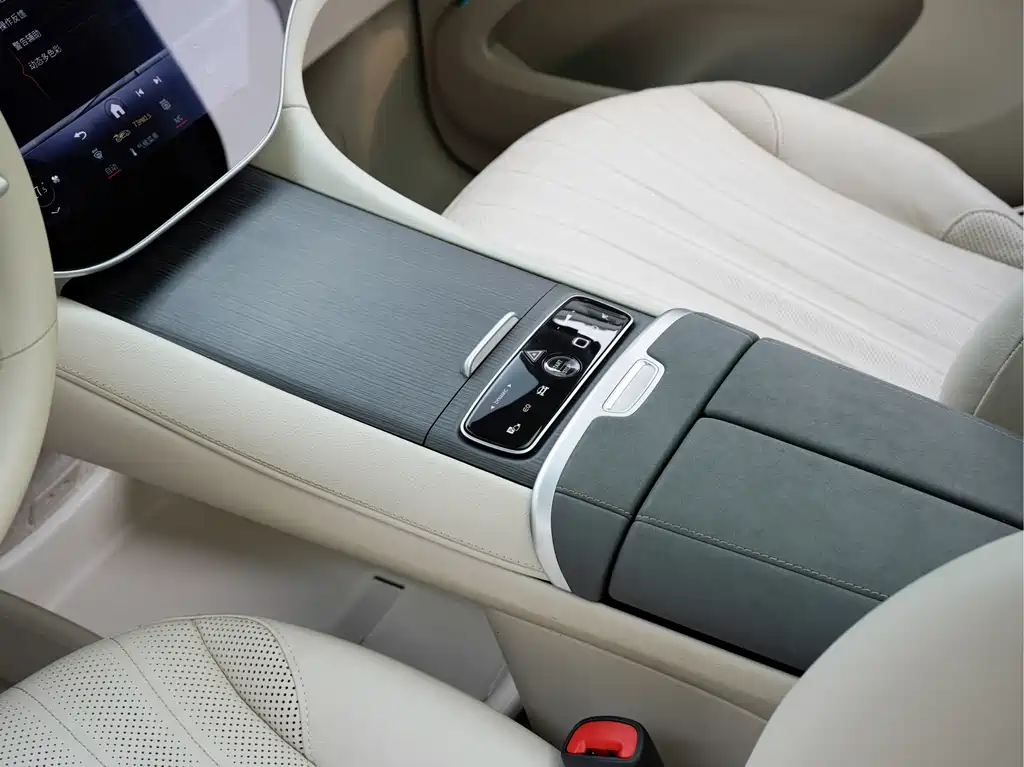 Mercedes-Benz EQS SUV 2024 — фото 15