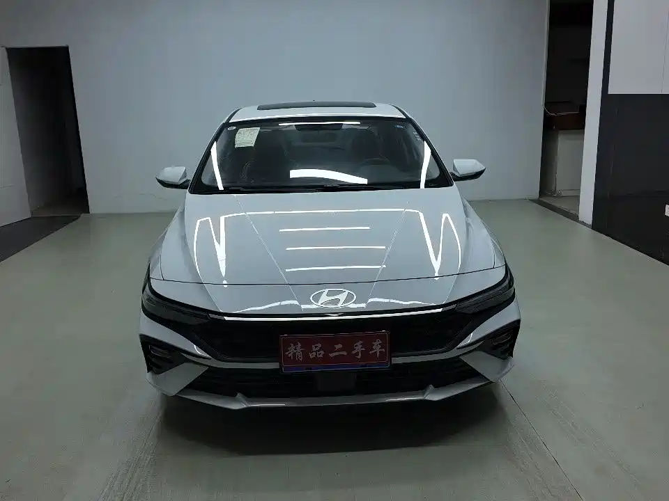 Hyundai Elantra 2025 — фото 3