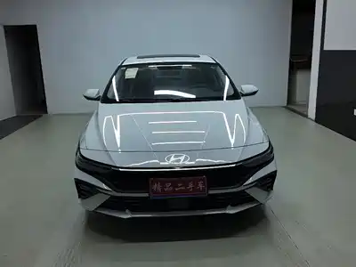 Hyundai Elantra 2025