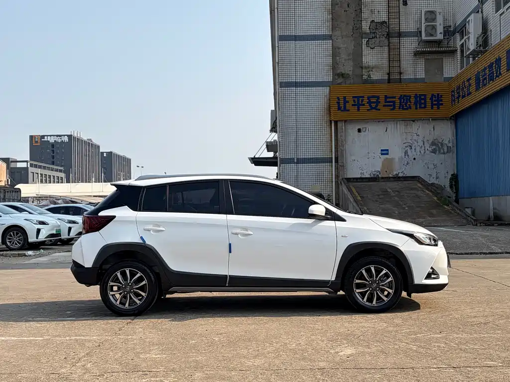 Toyota Yaris L 2022