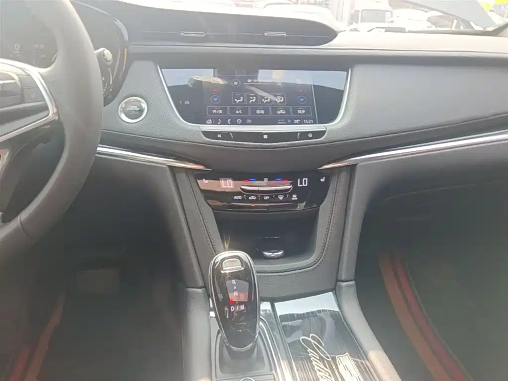 Cadillac XT5 2020 — фото 13