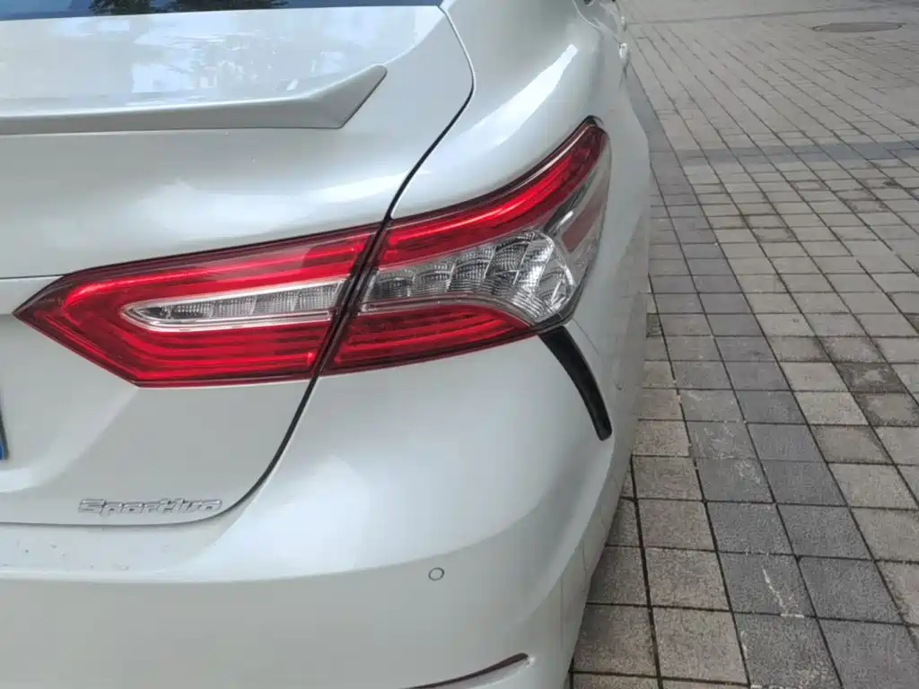 Toyota Camry 2022 — фото 8