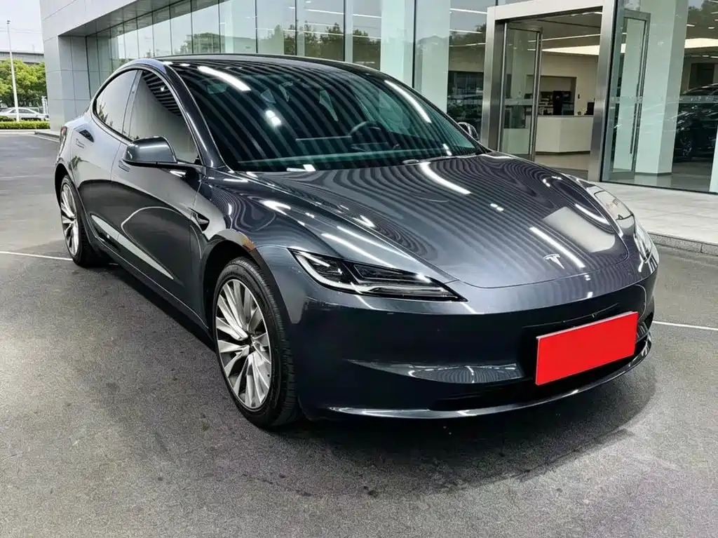 Tesla Model 3 2025 — фото 1