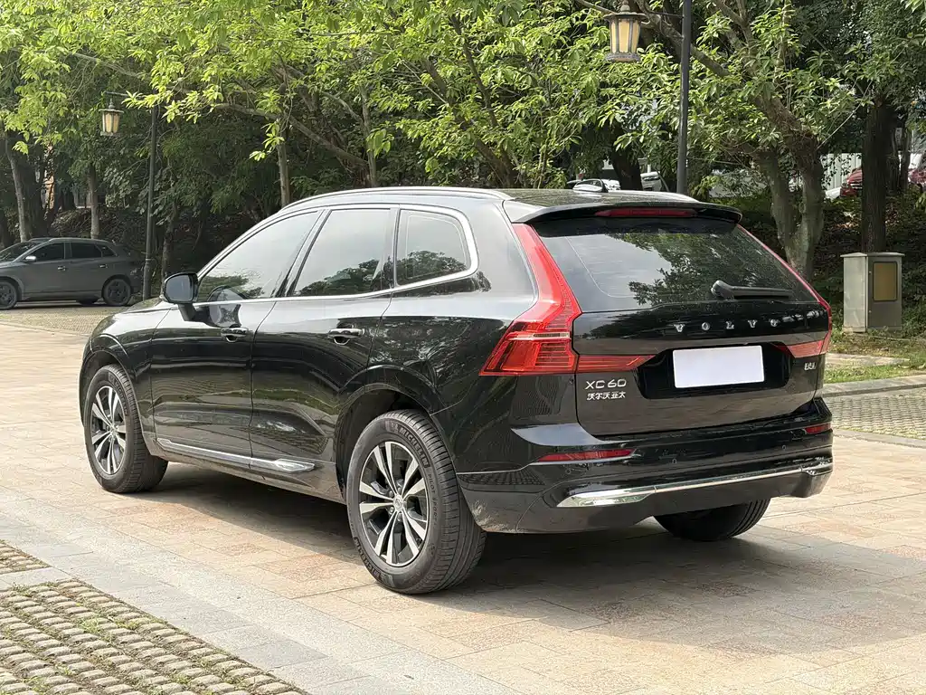 Volvo XC60 2022 — фото 11