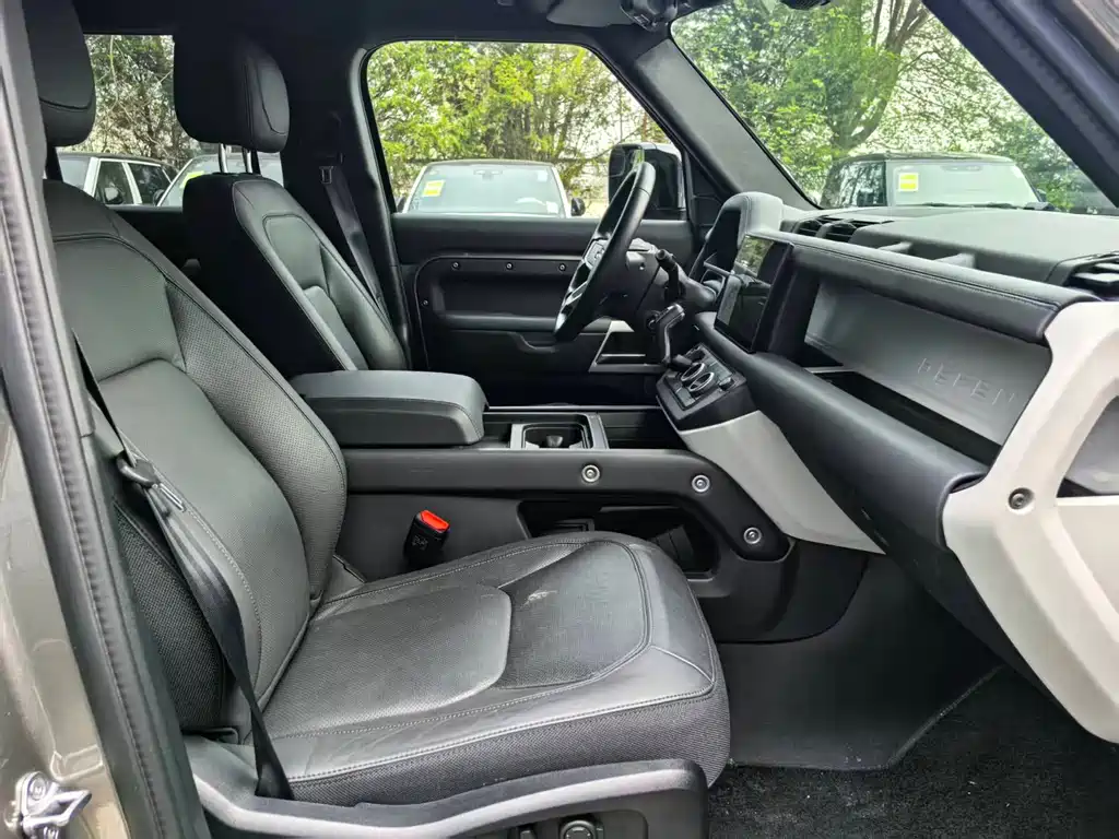 Land Rover Defender 2024 — фото 13