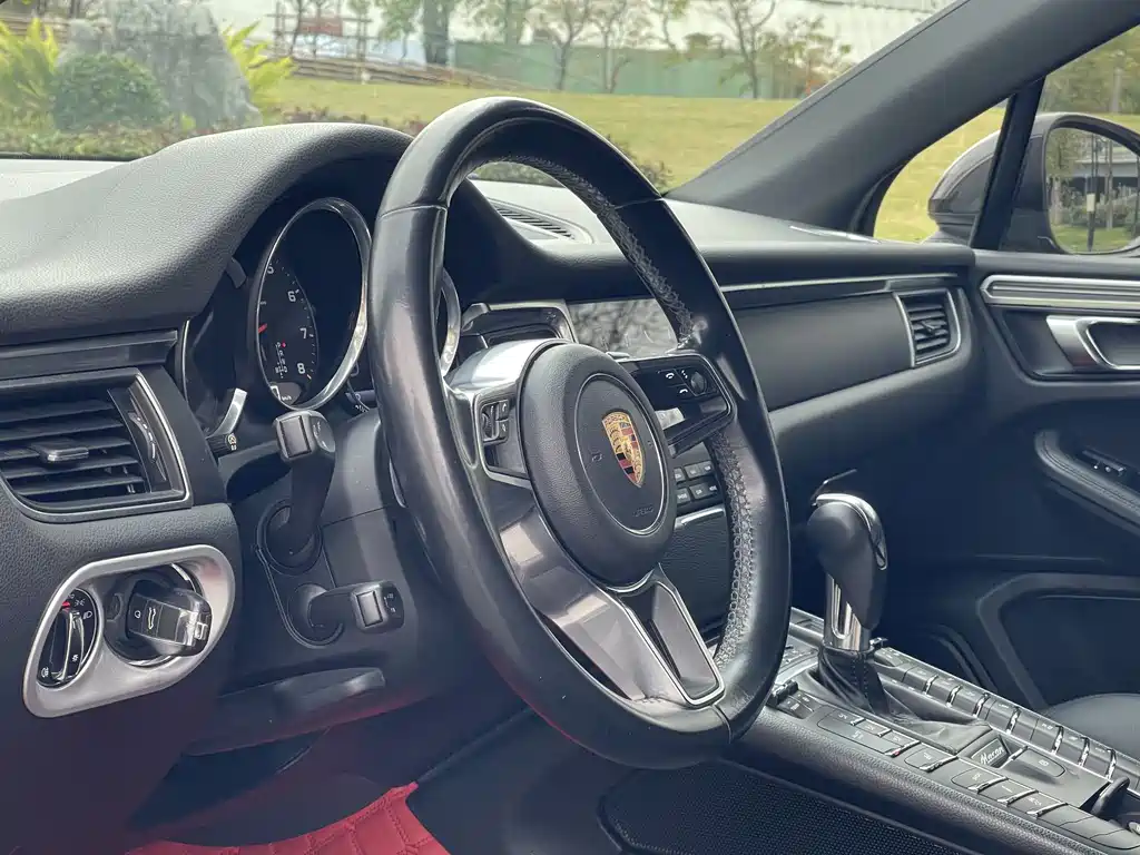 Porsche Macan 2018 — фото 11