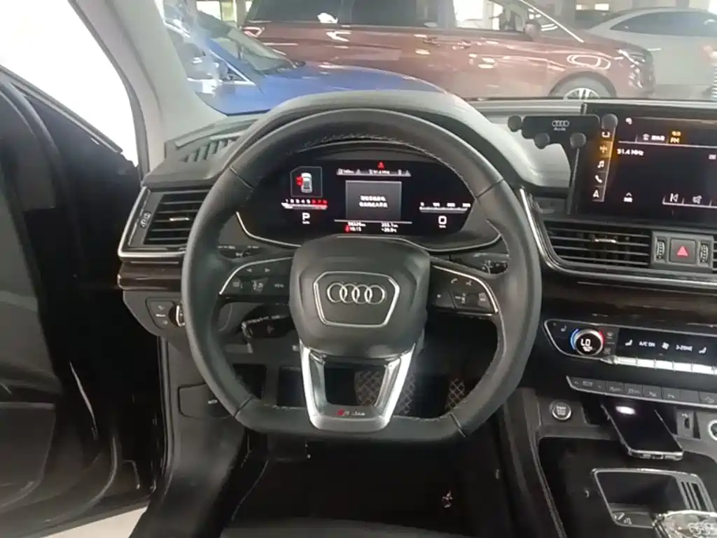 Audi Q5L 2022 — фото 11