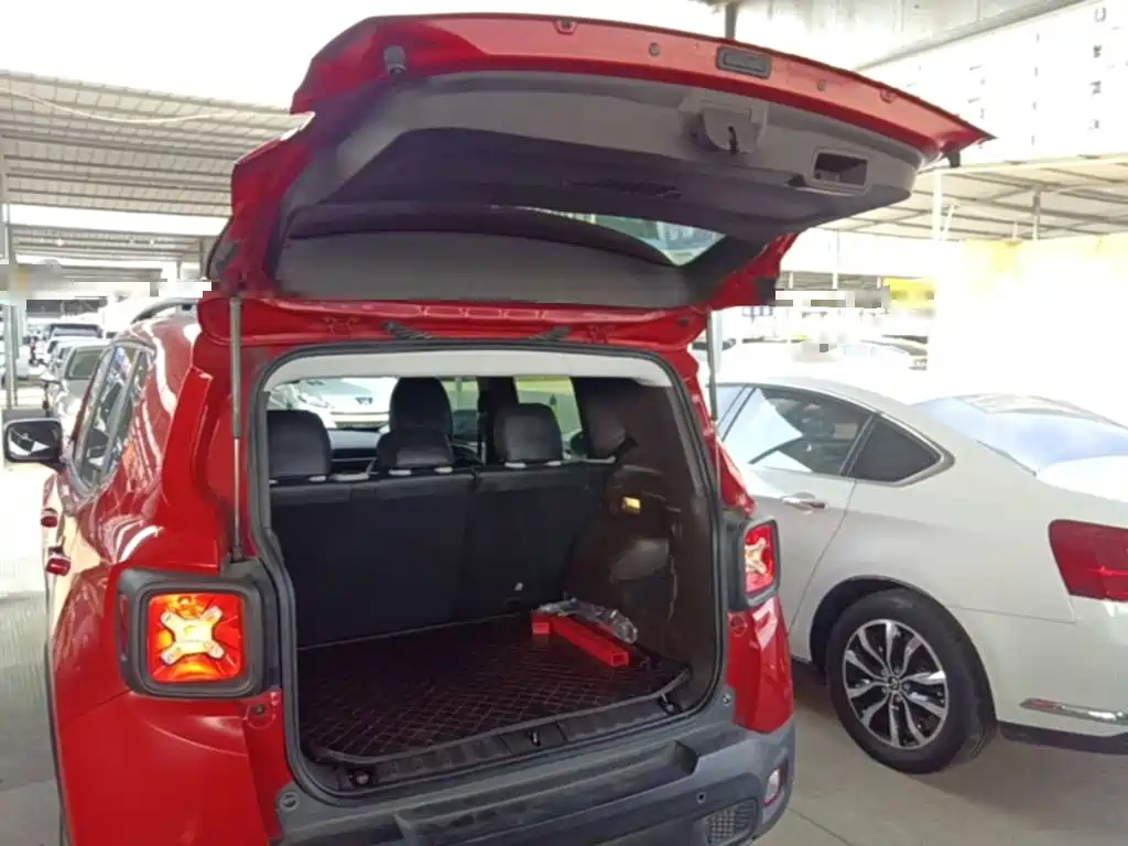 Jeep Renegade 2016 — фото 19