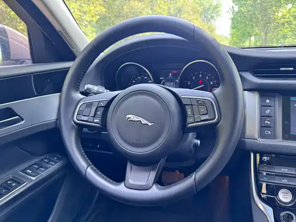 Jaguar XF 2016