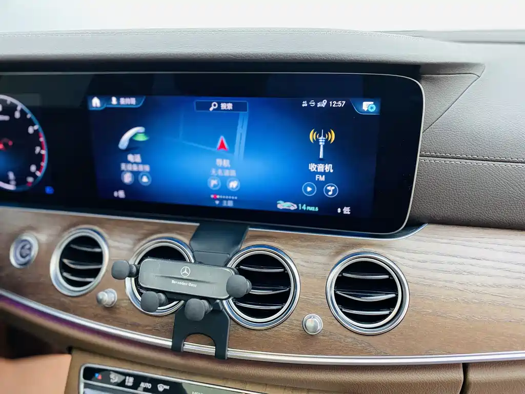 Mercedes-Benz E-Class 2022 — фото 10
