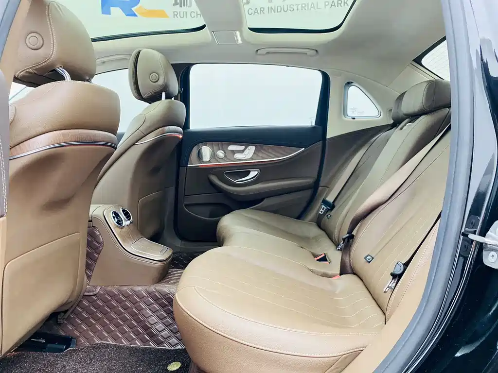 Mercedes-Benz E-Class 2022 — фото 16