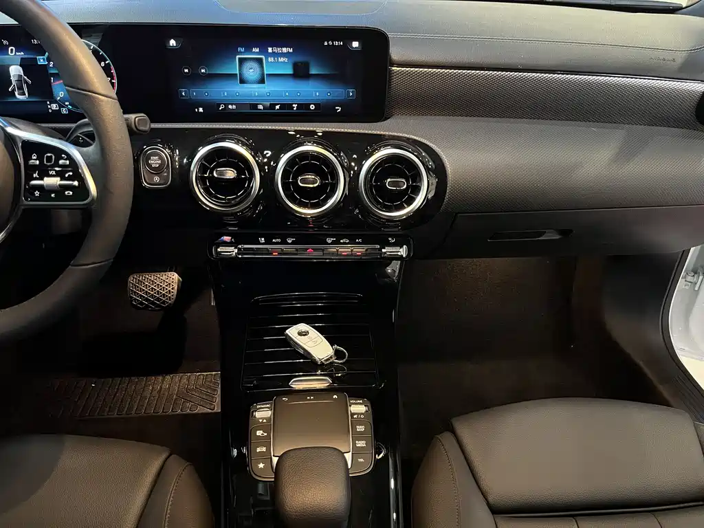 Mercedes-Benz A-Class 2021 — фото 11