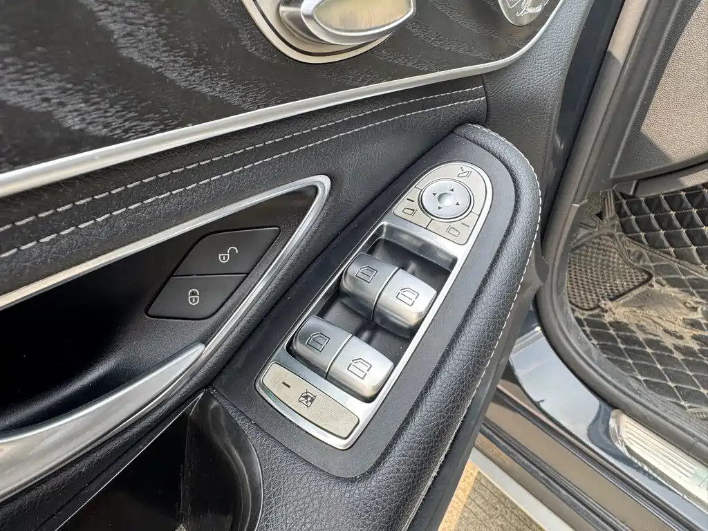 Mercedes-Benz C-Class 2018 — фото 16