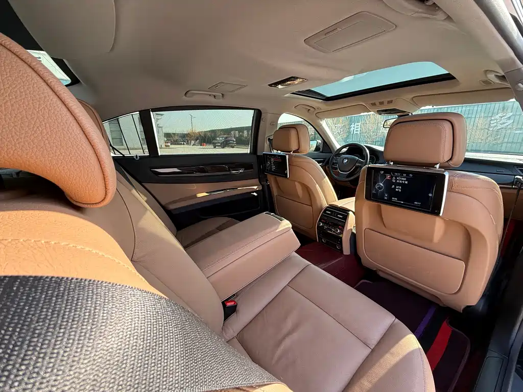BMW 7 Series 2015 — фото 39