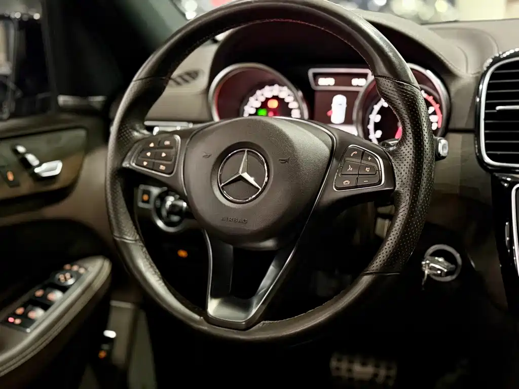 Mercedes-Benz GLE 2017 — фото 13