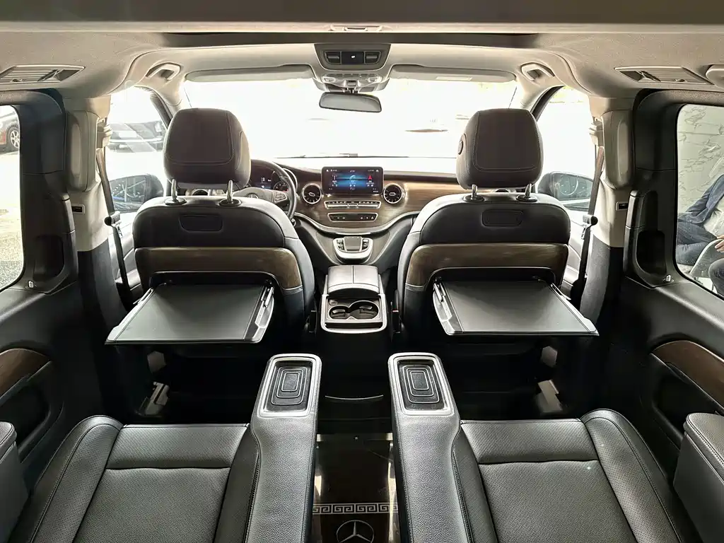 Mercedes-Benz V-Class 2021 — фото 11
