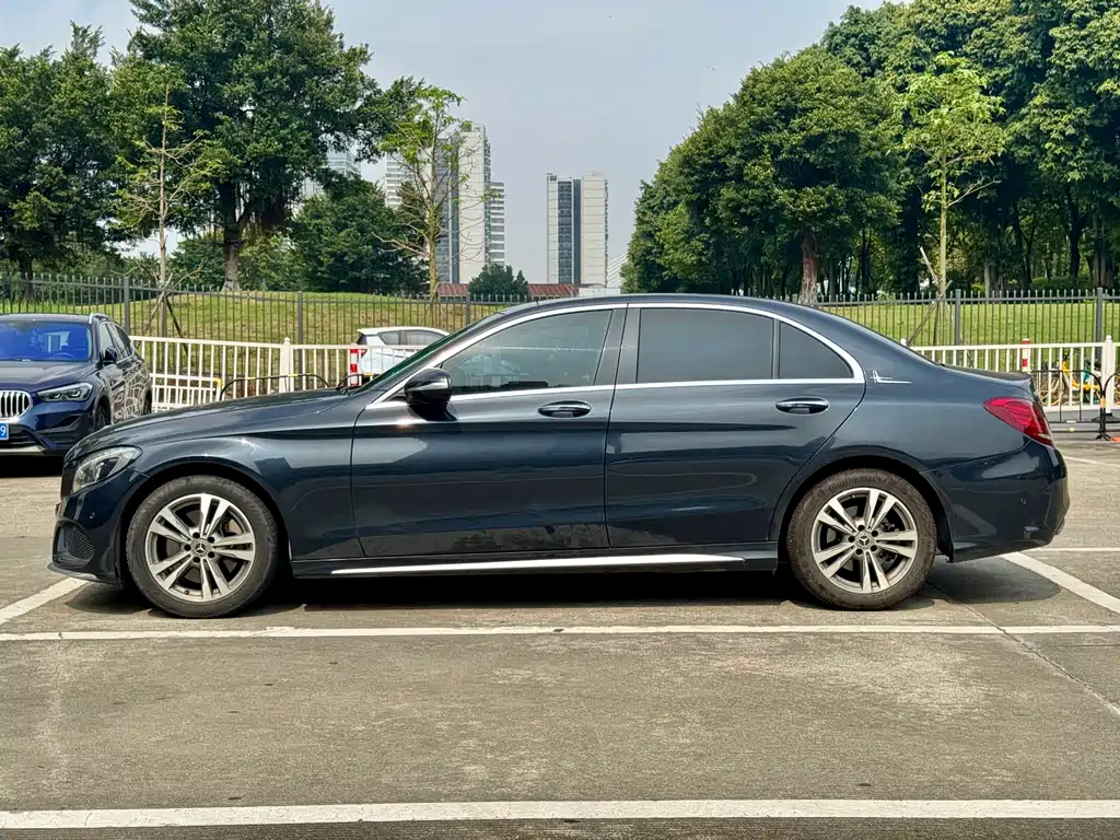 Mercedes-Benz C-Class 2018 — фото 19
