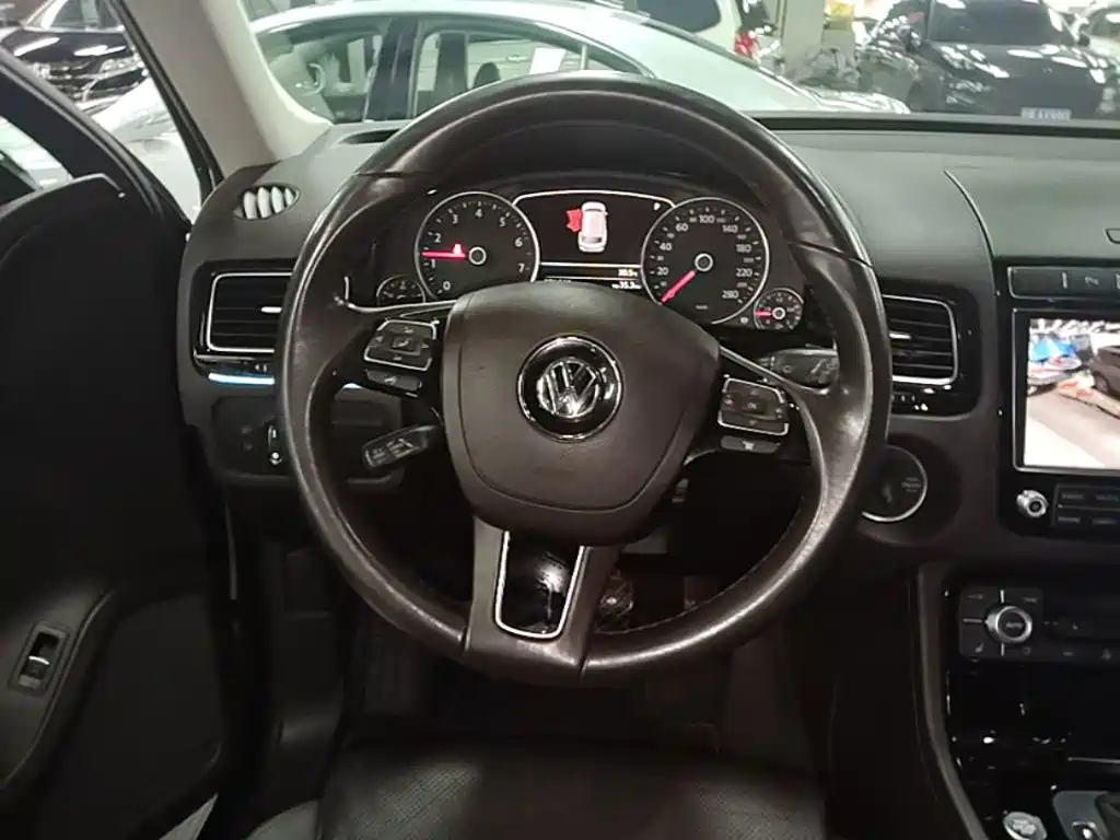 Volkswagen Touareg 2018 — фото 11