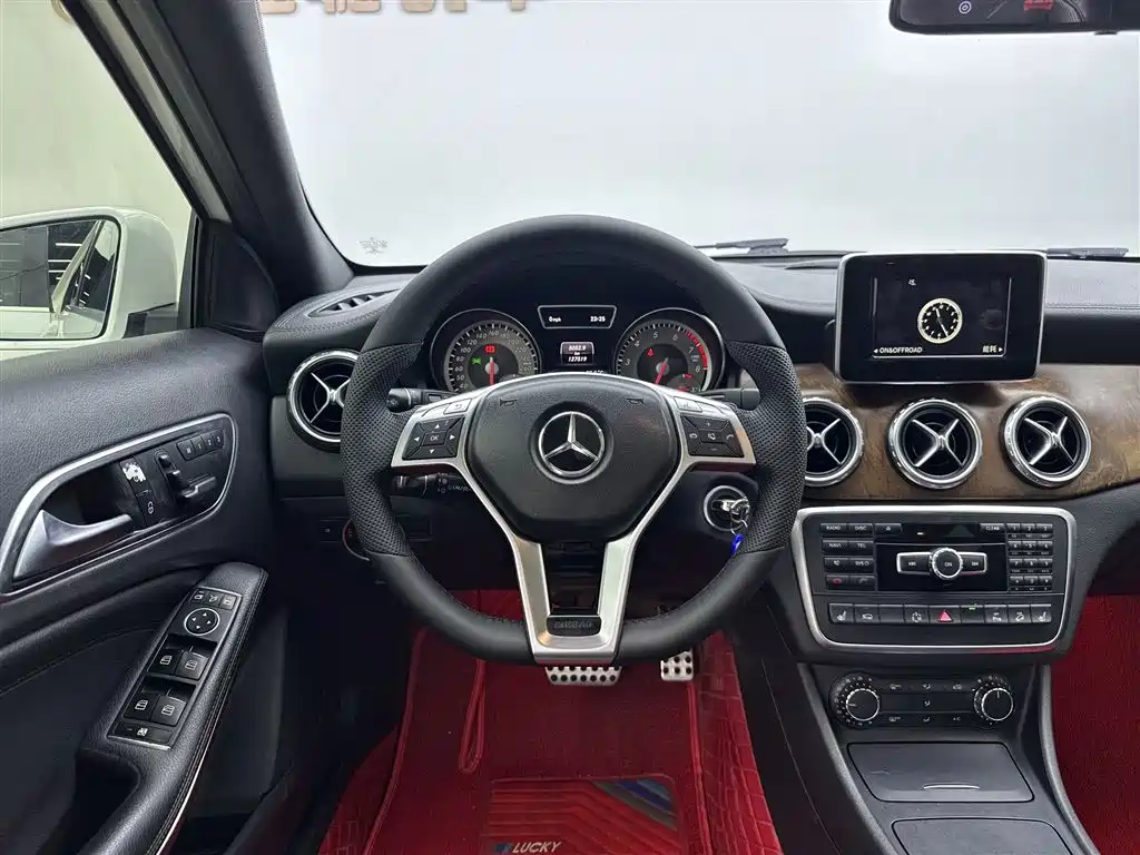 Mercedes-Benz GLA 2015 — фото 9