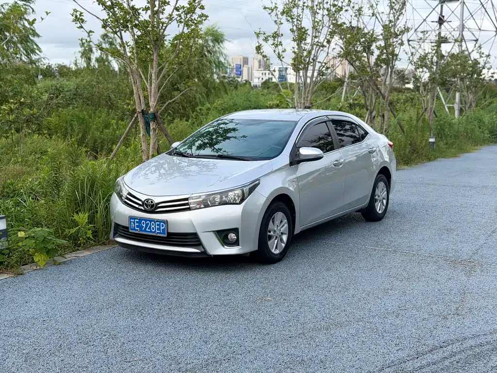 Toyota Corolla 2015 — фото 1