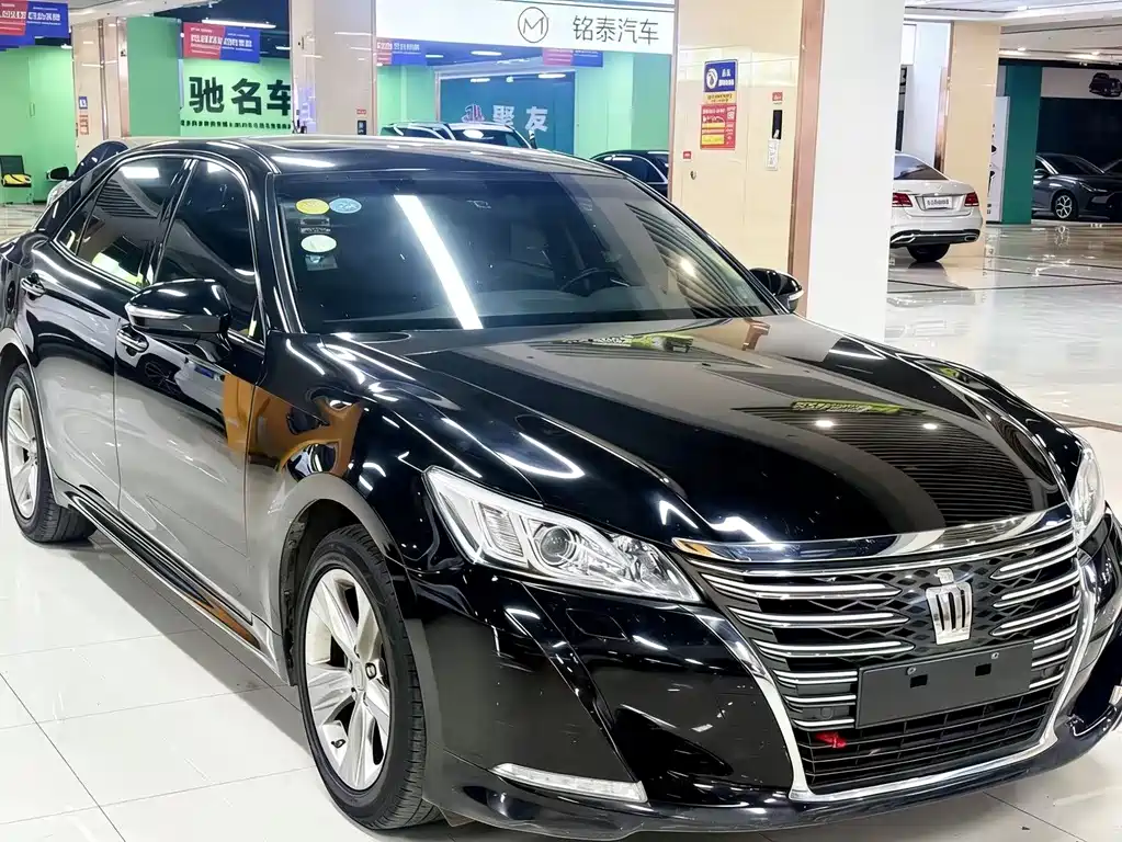 Toyota Crown 2017 — фото 2