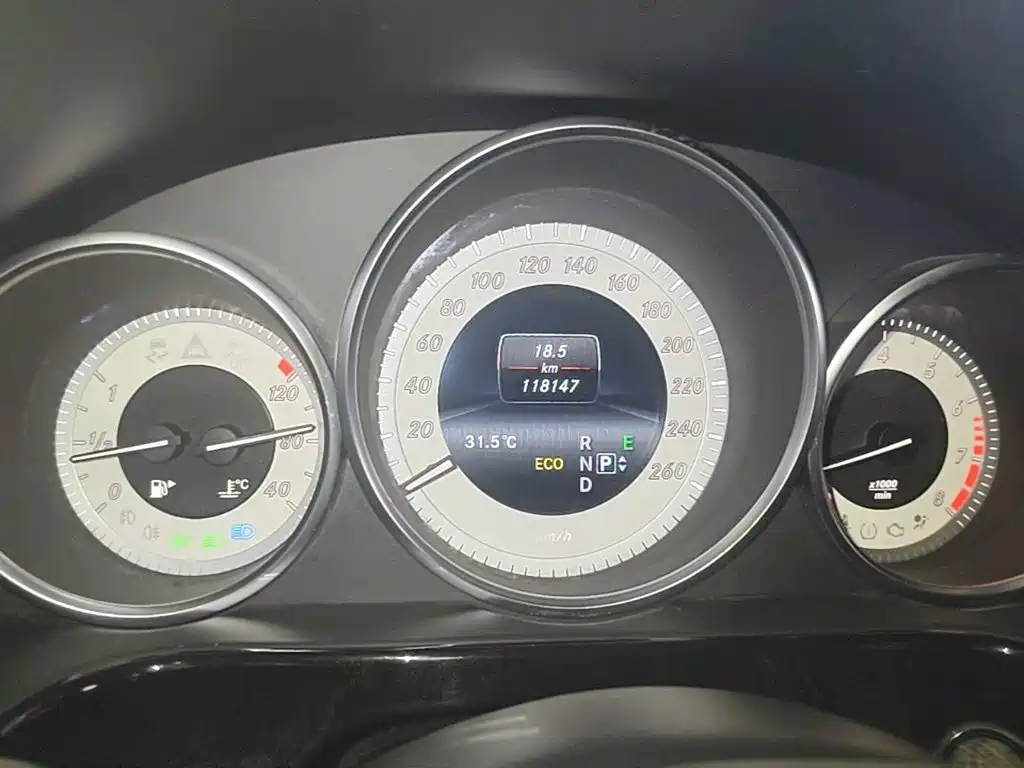 Mercedes-Benz E-Class 2014 — фото 12
