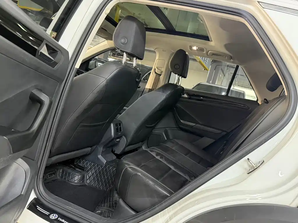 Volkswagen T-Roc 2022 — фото 12